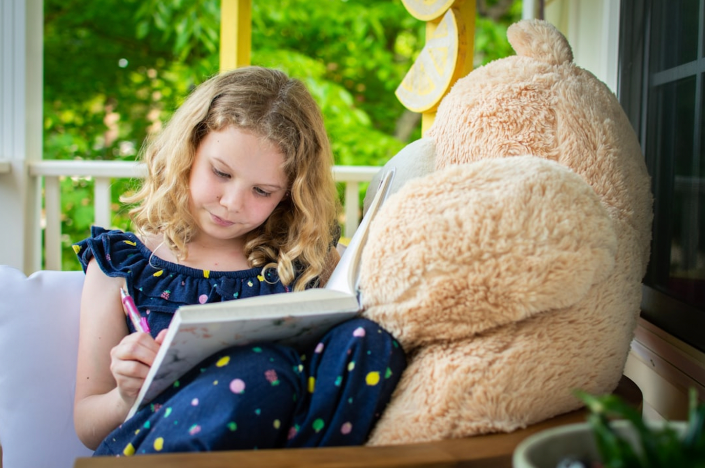 Why Paper Beats Apps for Real Learning (and What the Science Says)